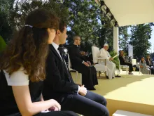 البابا فرنسيس يلتقي الطلاب الجامعيين في الجامعة الكاثوليكية البرتغالية بمدينة لشبونة