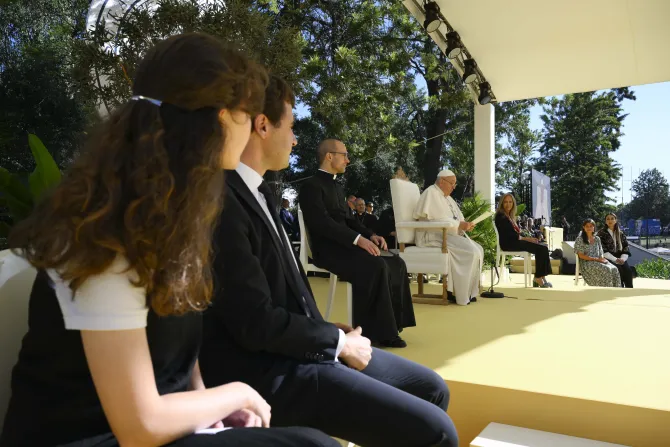 البابا فرنسيس يلتقي الطلاب الجامعيين في الجامعة الكاثوليكية البرتغالية بمدينة لشبونة