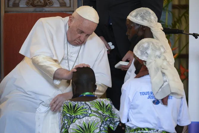 البابا فرنسيس يلتقي ضحايا العنف في الكونغو الديمقراطيّة-2