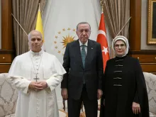 لقاء بين البابا لاوون الرابع عشر والرئيس التركيّ رجب طيّب إردوغان في القصر الرئاسيّ التركيّ