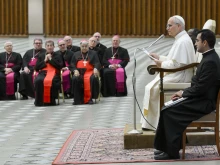 البابا لاوون الرابع عشر يلتقي في قاعة بولس السادس الفاتيكانيّة المشاركين في مؤتمر «السرّانيّة: الظواهر السرّانيّة والقداسة»