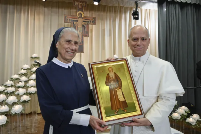 البابا لاوون الرابع عشر يزور مستشفى الصليب للأمراض العقليّة والنفسيّة في جلّ الديب، لبنان