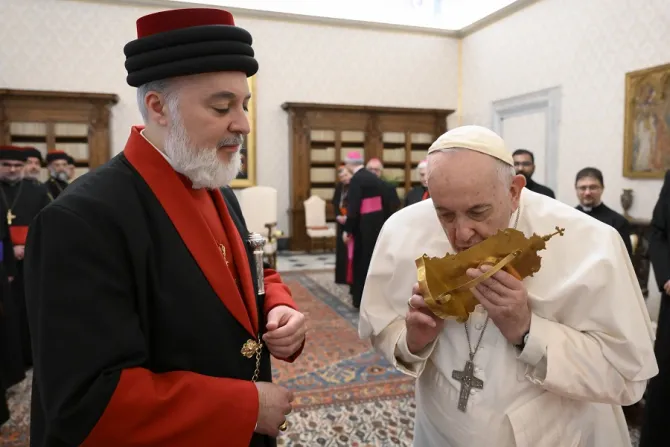 البابا فرنسيس يلتقي بطريرك كنيسة المشرق الآشوريّة مار آوا الثالث اليوم في الفاتيكان-2