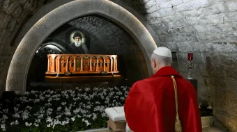 البابا لاوون الرابع عشر يزور ضريح القدّيس شربل مخلوف في عنّايا مصدر الصورة: فاتيكان ميديا