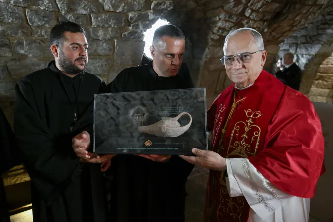 البابا لاوون الرابع عشر يزور ضريح القدّيس شربل مخلوف في عنّايا