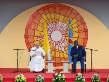 البابا فرنسيس يلتقي الرئيس الكونغولي فيليكس تشيسكيدي والسلطات المحلّية وممثلي المجتمع المدني والسلك الدبلوماسي في كينشاسا، عاصمة الكونغو الديمقراطيّة