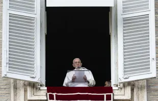 البابا فرنسيس يصلّي التبشير الملائكي مع المؤمنين في ساحة القديس بطرس بمناسبة عيد الحبل بلا دنس Provided by: Vatican Media