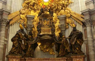 كرسيّ بطرس مصدر الصورة: (Dnalor 01via wikimedia commons (CC BY-SA 3.0