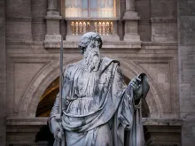 تمثال القديس بولس الرسول