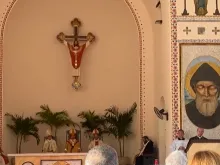 من القدّاس الإلهيّ لتدشين كنيسة مار شربل في هافانا-كوبا