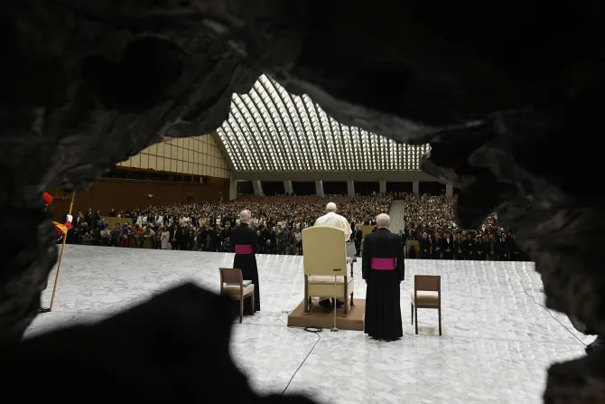البابا فرنسيس يقوم بالمقابلة العامة الأسبوعيّة في قاعة بولس السادس الفاتيكانيّة