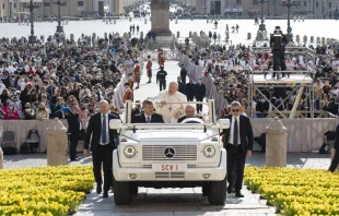 البابا فرنسيس في ساحة القدّيس بطرس في أبريل/نيسان 2022 Provided by: Vatican Media