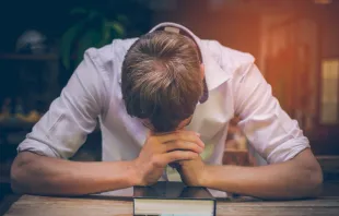 كلمات الربّ تدعونا دائمًا إلى راحة الاتّكال عليه مصدر الصورة: BRAIN2HANDS/Shutterstock