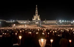 مسيرة صلاة وشموع في مزار سيّدة الورديّة المقدّسة بفاطيما-البرتغال Provided by: Ricardo Perna/Shutterstock