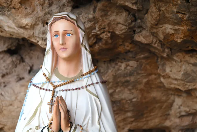 المسبحة الورديّة… التعبير العمليّ عن الروحانيّة المريميّة