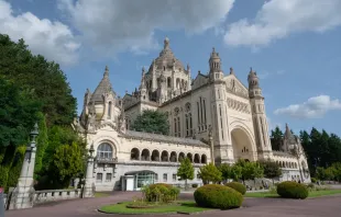 بازيليك القدّيسة تريزا الطفل يسوع في ليزيو الفرنسيّة مصدر الصورة: FreeProd33/Shutterstock