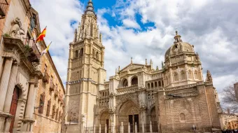 كاتدرائيّة سانتا ماريا في توليدو الإسبانيّة مصدر الصورة: Mistervlad/Shutterstock