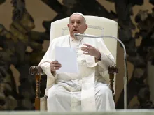 البابا فرنسيس في خلال المقابلة العامّة الأسبوعيّة في قاعة بولس السادس-الفاتيكان