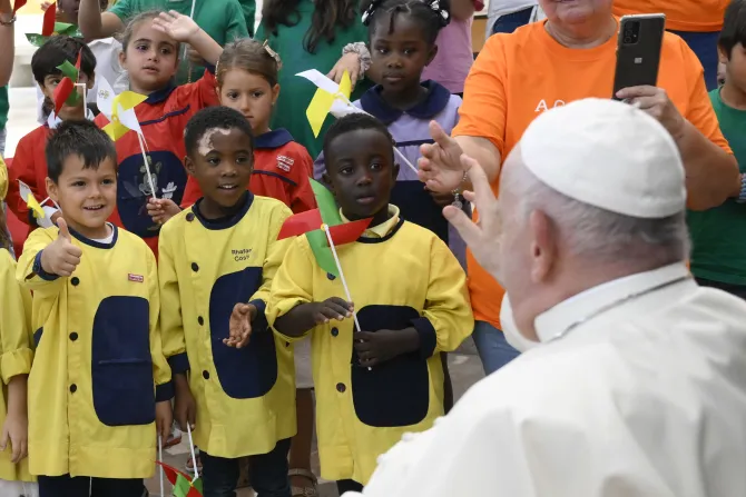 البابا فرنسيس يزور المركز الراعوي في سرافينا