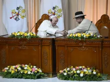 البابا فرنسيس يلتقي السلطات والمجتمع المدني والسلك الدبلوماسي في القصر الرئاسي بالعاصمة المنغولية