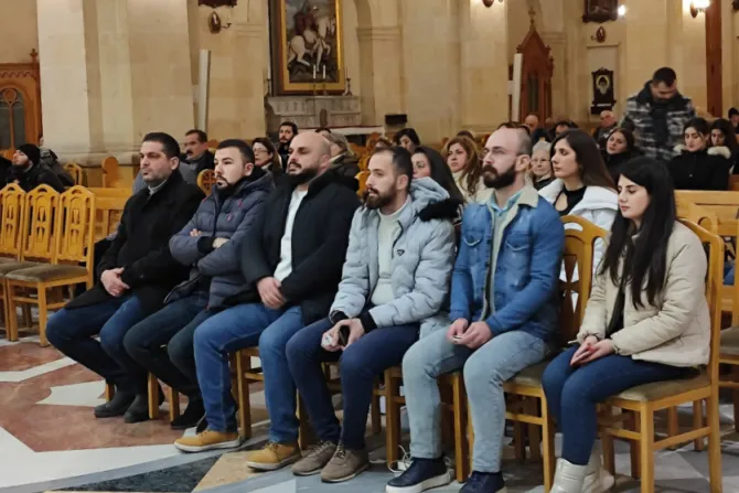 لقطة من القداس الإلهي في كنيسة القديس فرنسيس في حلب لدعم المشاركين في الأيام العالمية للشبيبة المسيحية السورية في أغسطس/آب الماضي