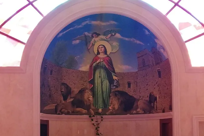 صورة القديسة تقلا في الكنيسة التي تحمل اسمها في بلدة دقّون، لبنان