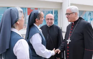 عبد الساتر يتفقّد مستشفى السان شارل-الفياضيّة، لبنان ويترأّس قدّاسًا إلهيًّا فيه مصدر الصورة: أبرشيّة بيروت المارونيّة