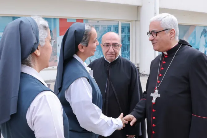 عبد الساتر يتفقّد مستشفى السان شارل-الفياضيّة، لبنان ويترأّس قدّاسًا إلهيًّا فيه