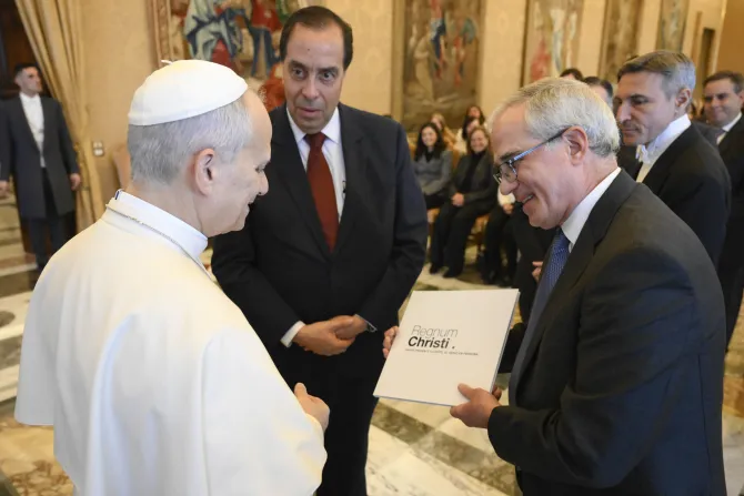 البابا لاوون الرابع عشر يلتقي المشاركين في الجلسات العامّة لجمعيّات الحياة الرسوليّة «ملكوت المسيح» في القصر الرسوليّ الفاتيكانيّ