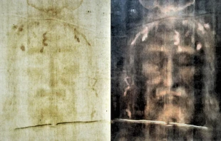 صورة للجزء العلويّ من كفن تورينو مصدر الصورة: Dianelos Georgoudis via Wikimedia Commons