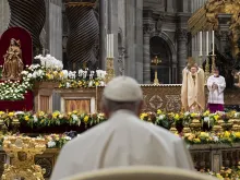 البابا فرنسيس في خلال السهرة الفصحيّة في 16 نيسان/أبريل 2022