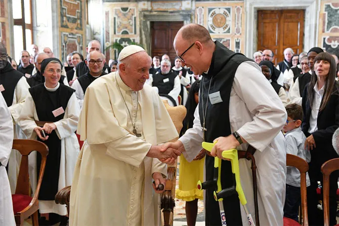 خلال لقاء البابا مع الرهبان الترابيست