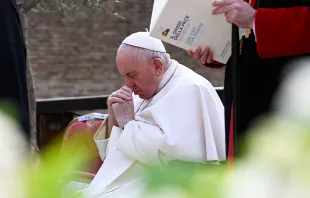 البابا فرنسيس مصلّيًا في الكولوسيوم من أجل السلام في أكتوبر/تشرين الأوّل الفائت Provided by: Vatican Media