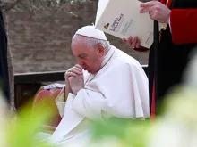 البابا فرنسيس مصلّيًا في الكولوسيوم من أجل السلام في أكتوبر/تشرين الأوّل الفائت