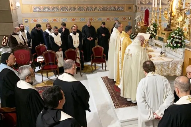 البطريرك بشارة الراعي يحتفل بالذبيحة الإلهيّة في كنيسة مار مارون في روما