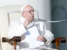 البابا يلقي كلمته في خلال المقابلة العامّة الأسبوعيّة