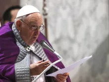 البابا فرنسيس يترأس الذبيحة الإلهيّة في روما بمناسبة أربعاء الرماد