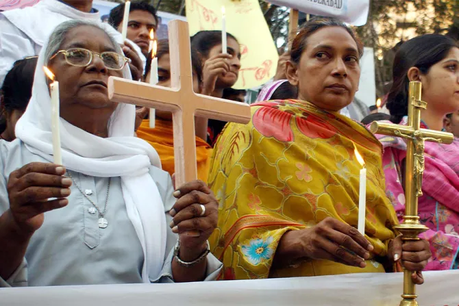 باكستانيّون مسيحيّون يندّدون بهجمات حلف شمال الأطلسي (الناتو) على البلاد في تظاهرة شهدتها حيدر آباد عام 2011