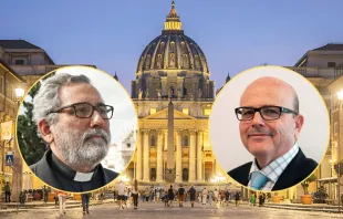 بازيليك القديس بطرس في الفاتيكان، وإلى اليمين الدكتور ماكسيمو كابالّيرو ليدو، وإلى اليسار الأب خوان أنطونيو غويرّيرو Provided by: lnlnln via Unsplash/Vatican News/Office of Communication Society of Jesus