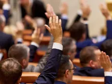 الديمقراطيّة فرصة لتعزيز التمسّك بحرّية التعبير والحرّيات المدنيّة وسيادة القانون