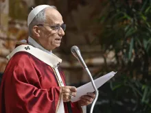 البابا لاوون الرابع عشر يترأّس صباح اليوم الذبيحة الإلهيّة في بازيليك القدّيس بطرس الفاتيكانيّة لراحة نفس البابا فرنسيس والكرادلة والأساقفة الراحلين العام الماضي