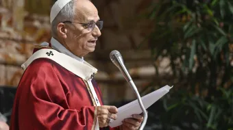 البابا لاوون الرابع عشر يترأّس صباح اليوم الذبيحة الإلهيّة في بازيليك القدّيس بطرس الفاتيكانيّة لراحة نفس البابا فرنسيس والكرادلة والأساقفة الراحلين العام الماضي مصدر الصورة: فاتيكان ميديا