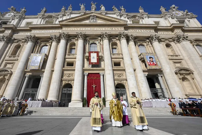 البابا لاوون الرابع عشر يعلن قداسة كارلو أكوتيس وبيير جورجيو فراسّاتي في قدّاس احتضنته ساحة القدّيس بطرس الفاتيكانيّة يوم الأحد الماضي 7 سبتمبر/أيلول 2025