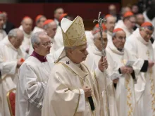 البابا يرأس ذبيحة إلهيّة صباح اليوم في بازيليك القدّيس بطرس بمشاركة كرادلة يشاركون في الكونسيستوار الاستثنائيّ في روما