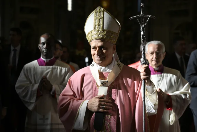 البابا لاوون الرابع عشر يحتفل بالذبيحة الإلهيّة في بازيليك القدّيس بطرس الفاتيكانيّة لمناسبة يوبيل المساجين في ديسمبر/كانون الأوّل 2025