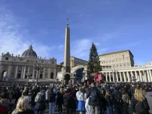 في اليوم الأخير من العام 2025، يترأّس البابا لاوون الرابع عشر في بازيليك القدّيس بطرس الفاتيكانيّة صلاة الغروب مساءً لمناسبة عيد والدة الإله ويتلو مع المؤمنين نشيد الشكر «أللهمّ نمدحكَ».