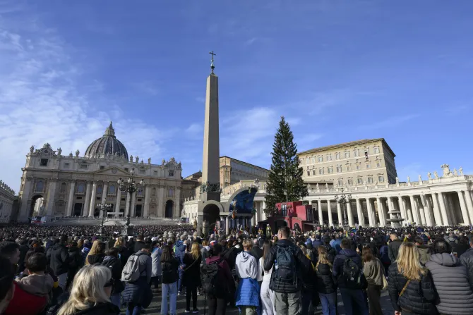 في اليوم الأخير من العام 2025، يترأّس البابا لاوون الرابع عشر في بازيليك القدّيس بطرس الفاتيكانيّة صلاة الغروب مساءً لمناسبة عيد والدة الإله ويتلو مع المؤمنين نشيد الشكر «أللهمّ نمدحكَ».