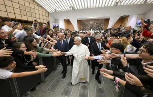 البابا لاوون الرابع عشر يلتقي مجموعة طلّاب لمناسبة يوبيل عالم التعليم في قاعة بولس السادس الفاتيكانيّة أمس مصدر الصورة: فاتيكان ميديا