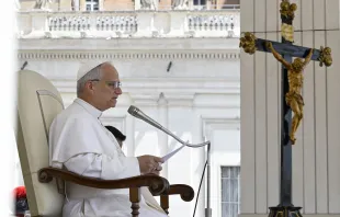 البابا لاوون يلقي كلمة في خلال مقابلة عامّة أسبوعيّة في ساحة القدّيس بطرس الفاتيكانيّة (11 يونيو/حزيران 2025) مصدر الصورة: فاتيكان ميديا