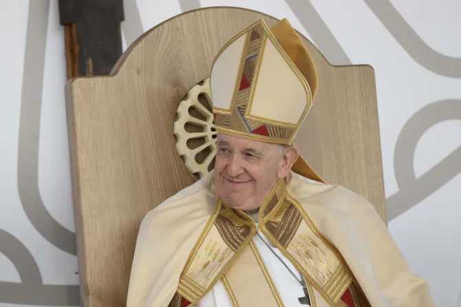 البابا فرنسيس خلال الذبيحة الإلهيّة في مدينة ماتيرا